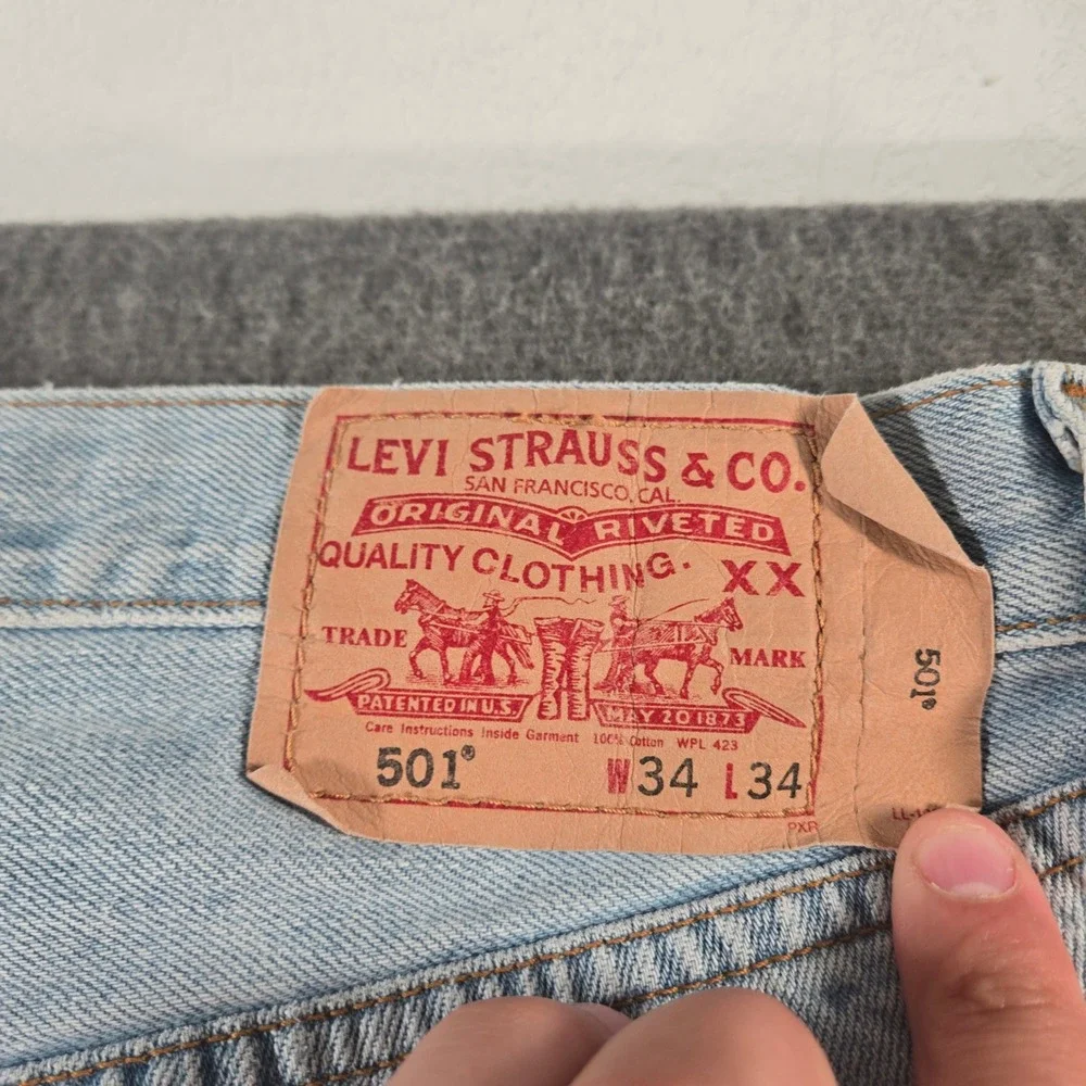 VTG Levi's 501 xx Jeans Men 34x32 Light Wash Button Fly Straight Leg Denim